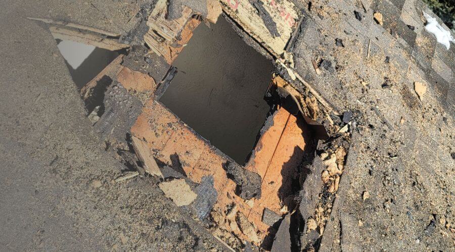 Why choose water damage restoration service for commercial flood cleanup in Springfield